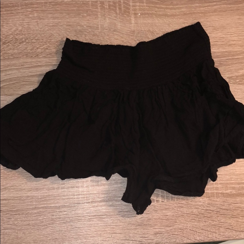 BRANDY MELVILLE black flows shorts